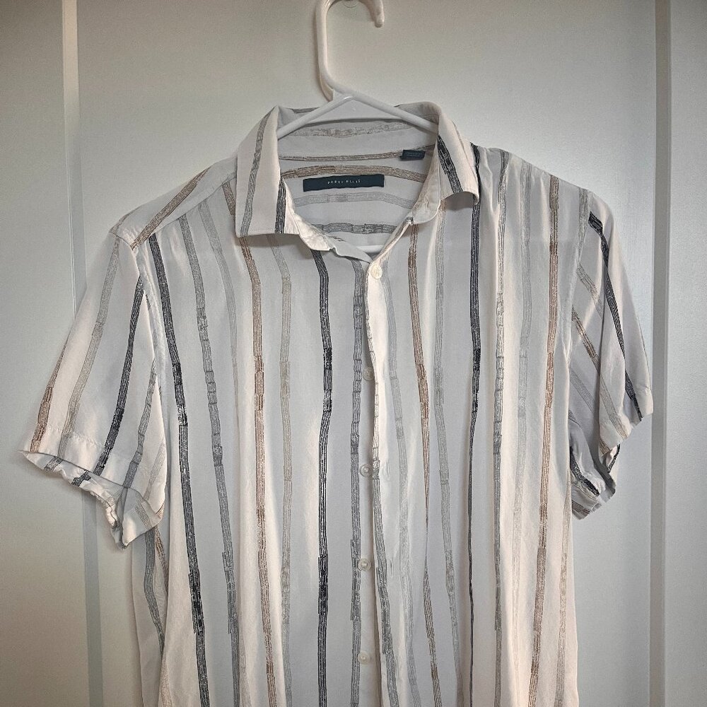 Perry Ellis Short Sleeve Button-Up – Size Small